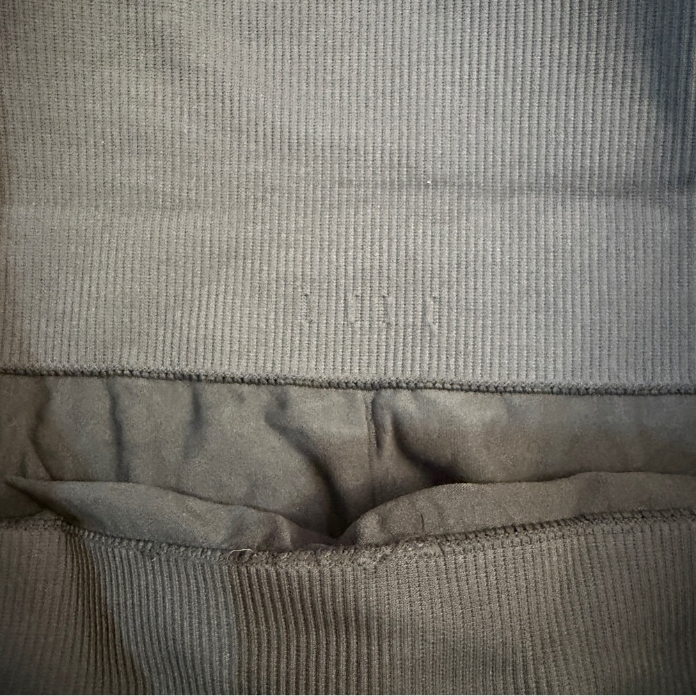 Gymshark Vital Seamless Shorts in Dark Gray - Size ?? Large - Picture 3 of 5